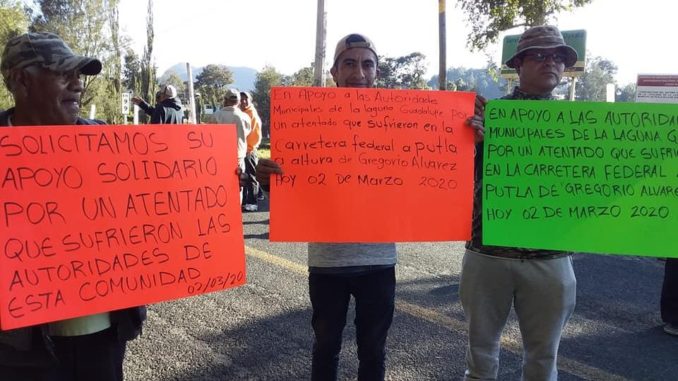 Pobladores de La Laguna Guadalupe condenaron el ataque a su autoridad. Foto: Juana García